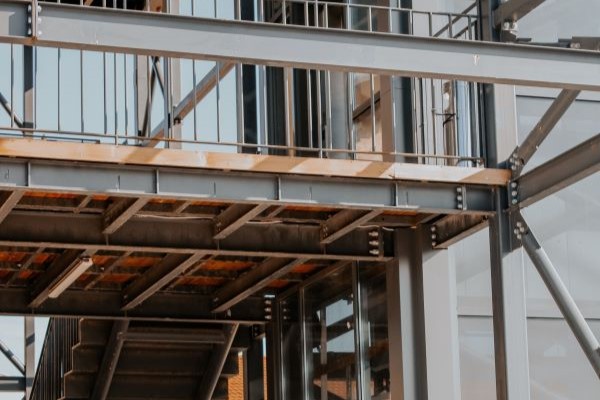 Kosten van een entresolvloer per vierkante meter in utiliteitsbouw